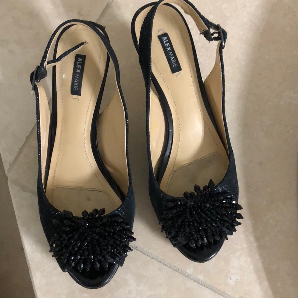 Black dress shoes.